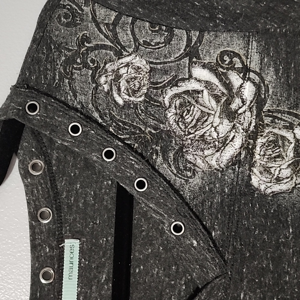 Maurice Large rose and angel wing t-shirt - Picture 7 of 7